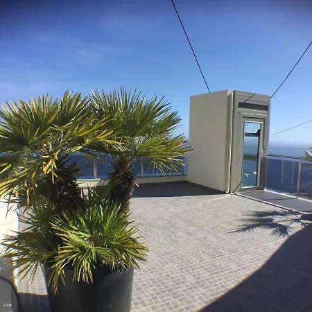 Guesthouse-theview (adults Only) Konukevi