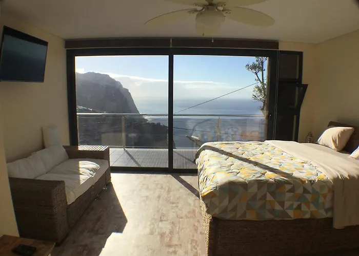 Guesthouse-theview (adults Only) Гостевой дом